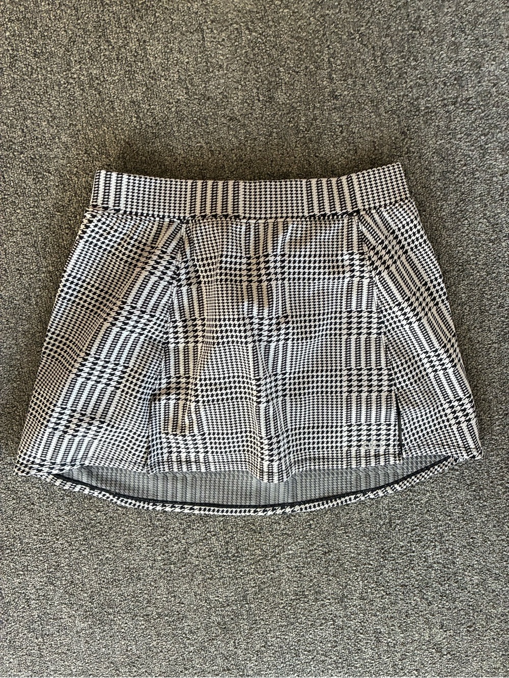 Alo Houndstooth Plaid Skirt - Never worn